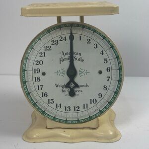 Vintage 1940’s American Family Scale Rustic Cream Farmhouse Decor 25 lbs